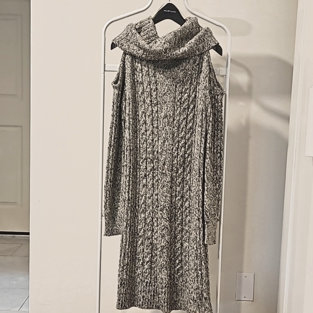 RDI Sweater Dress - Cold Shoulder XS